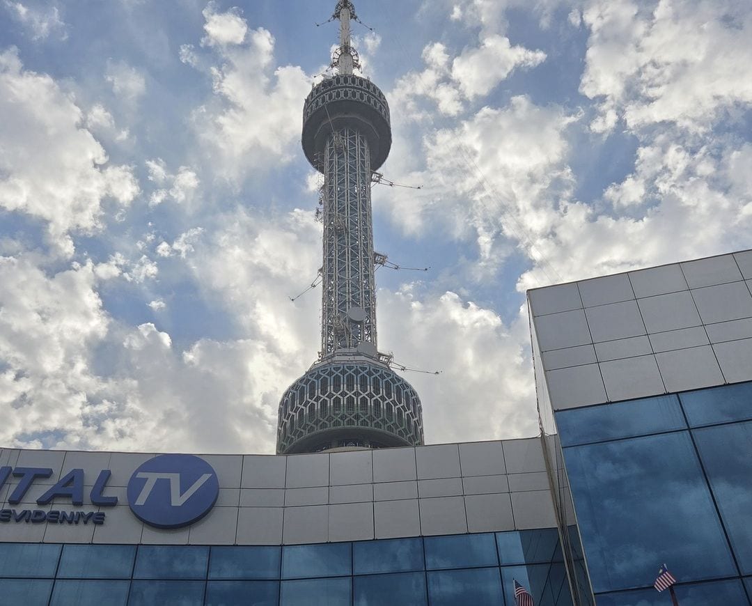イスラム模様のテレビ塔